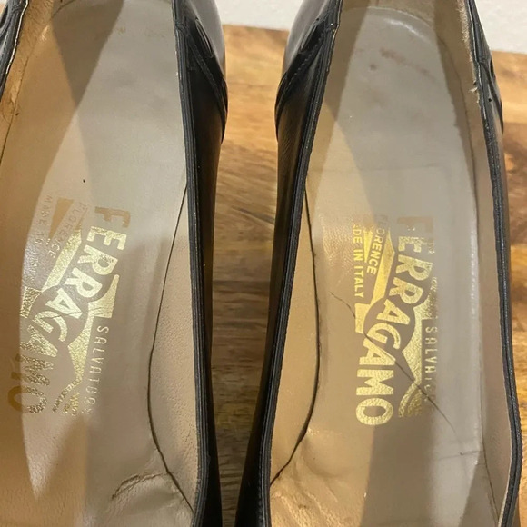 Salvatore Ferragamo Black Leather Pump - Picture 10 of 11